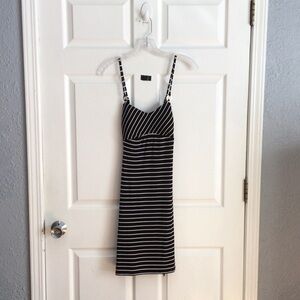🛍️🛍️ CACHE 🛍️🛍️.        Black and White Striped Dress